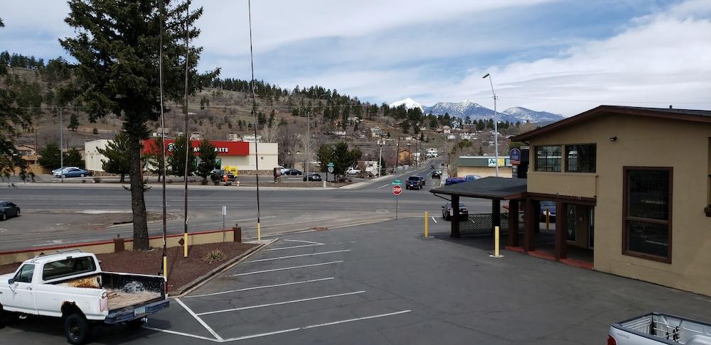 Howard Johnson By Wyndham Flagstaff University West Motel Exterior photo