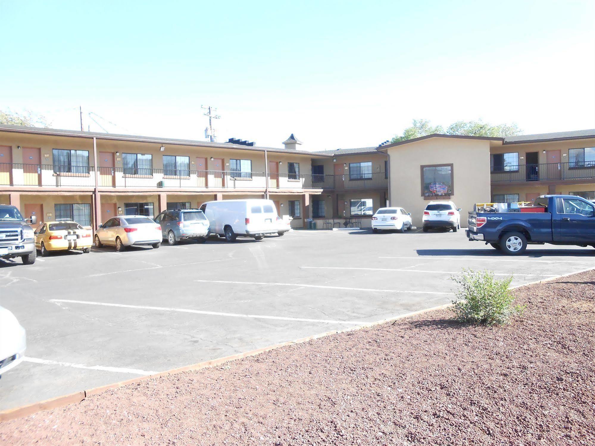 Howard Johnson By Wyndham Flagstaff University West Motel Exterior photo